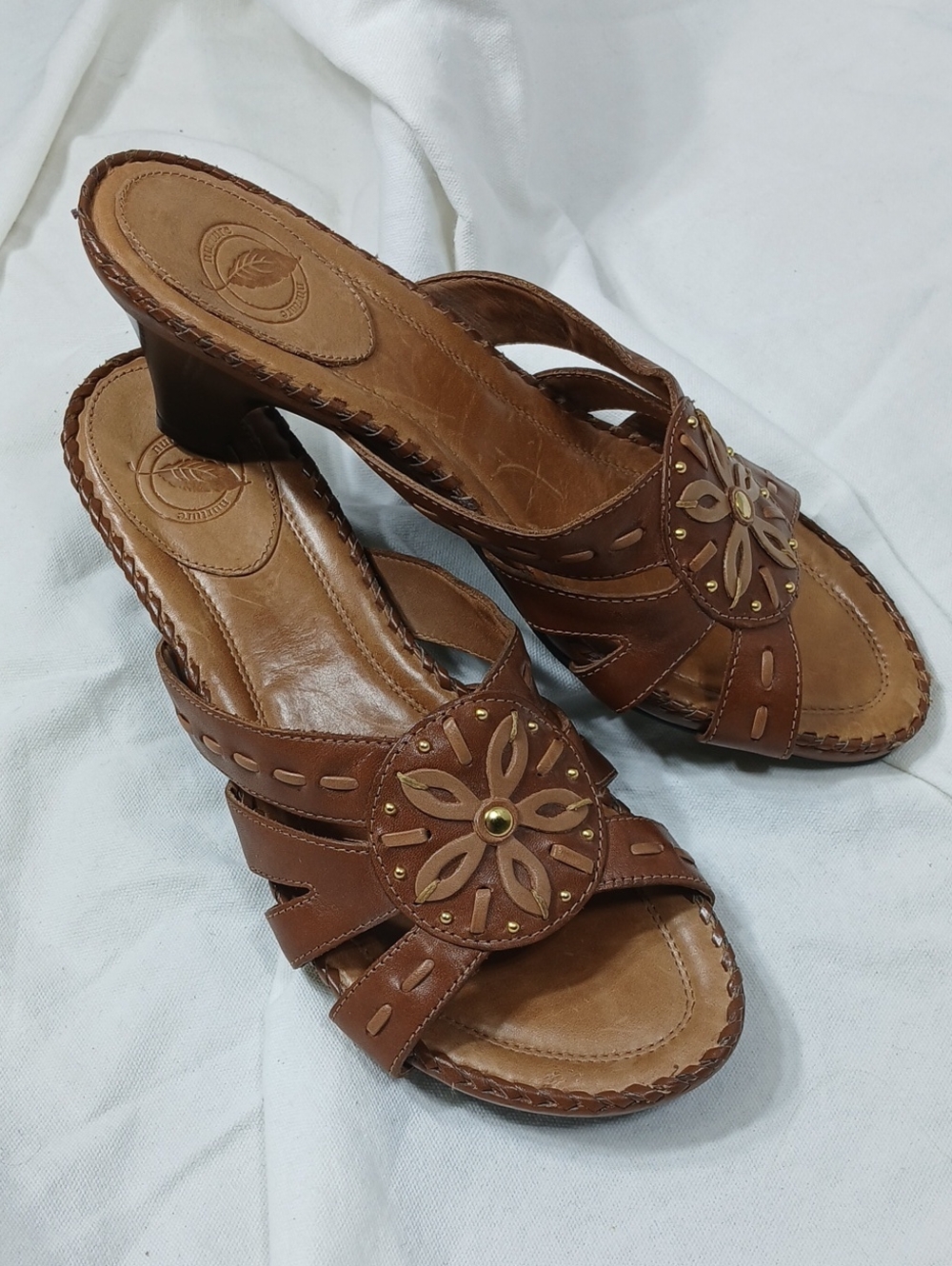 Nurture Women's Brown Leather Floral Medallion Heeled Mules
